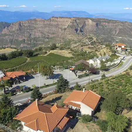 בית נופש 'mega Spileo' Mountain House Kalivitis