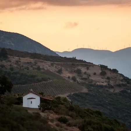 בית נופש 'mega Spileo' Mountain House Kalivitis