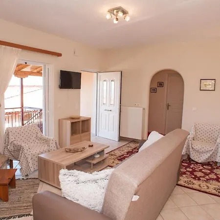 בית נופש 'mega Spileo' Mountain House Kalivitis