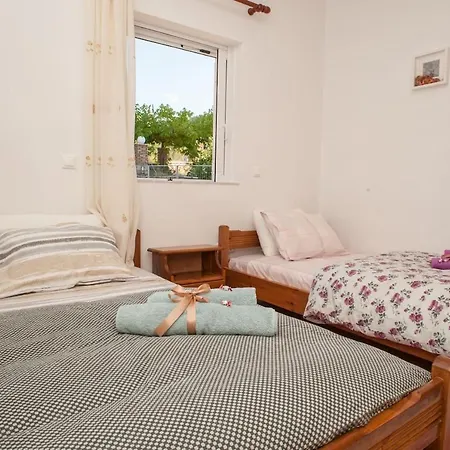 'mega Spileo' Mountain House בית נופש *